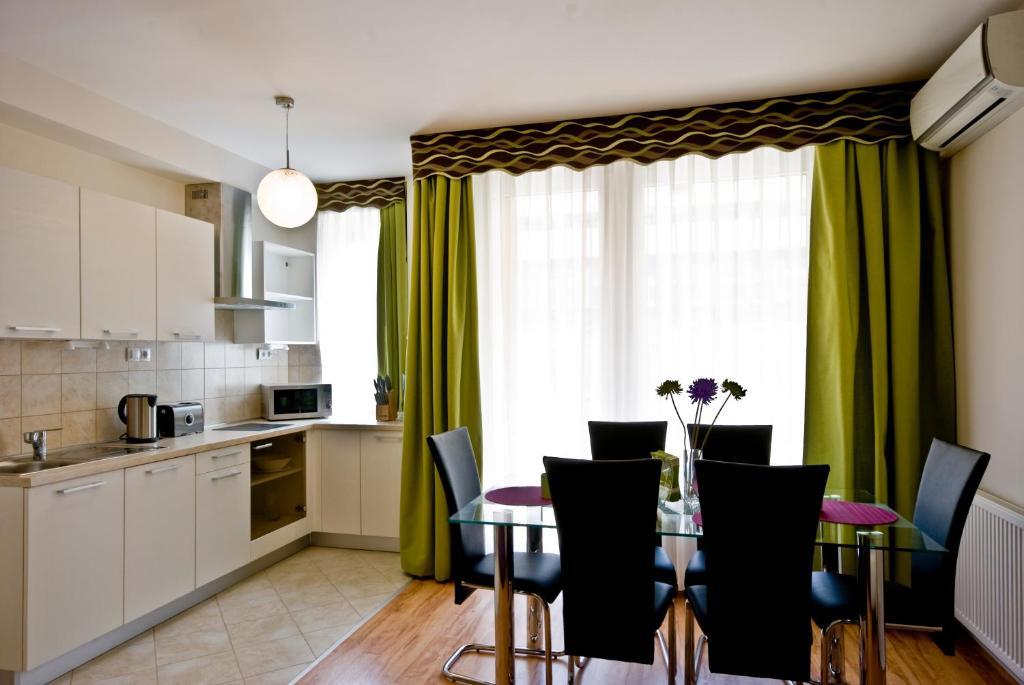 Corvin Lux Aparthotel Budapest Ruang foto